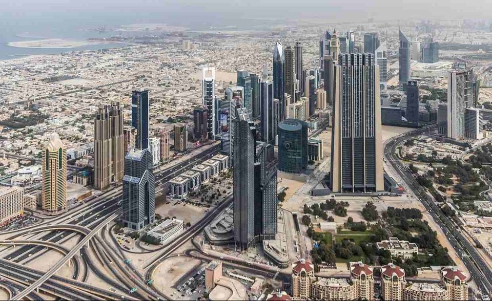 Vereinigte Arabische Emirate Die Vereinigten Arabischen Emirate bereiten sich auf die Zeit nach dem Öl vor. Noch aber ist der große Innovationsboom ausgeblieben. Das Land verbesserte sich im Bloomberg-Ranking um zwei Plätze auf Rang 44. Die beste Note gab es für die Produktivität (Platz 30). Bei Patenten, Hightech, Bildung und Forschern reichte es hingegen nur für Plätze unter den letzten zwölf Nationen.