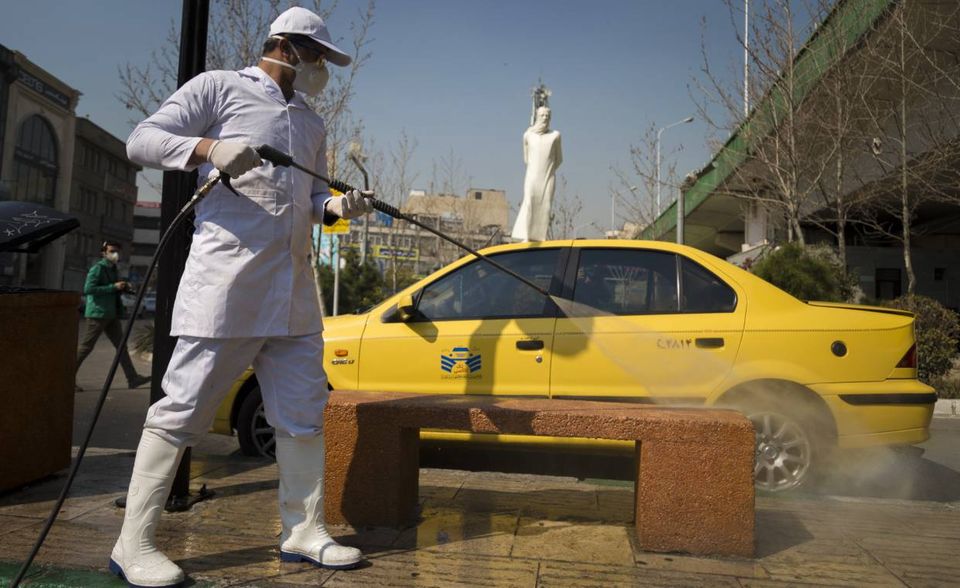 Der Iran ist einer der globalen Coronavirus-Infektionsherde. 2922 Betroffene gab es bislang laut RKI und WHO. Der Iran ist eines von weltweit vier Ländern, in dem bislang offiziell Risikogebiete ausgerufen wurden. Das betrifft dort die Provinz Ghom.