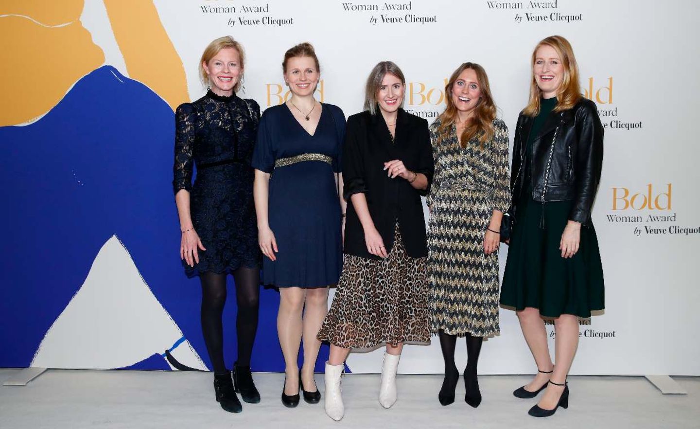 Neben Saskia Bruysten (1.v.l.) zählten auch Outfittery-Gründerin Julia Bösch (1.v.r.) und Juniqe-Gründerin Lea Lange, (2.v.r.) zu den Finalistinnen um den Veuve Clicquot Bold Woman Award. enyway-Gründerin Verena Junge (Mitte) und Johanna Schulz (2.v.l.), Gründerin von Akvola Technologies, waren mit Antonia Albert für den Veuve Clicquot Bold Future Award nominiert.
