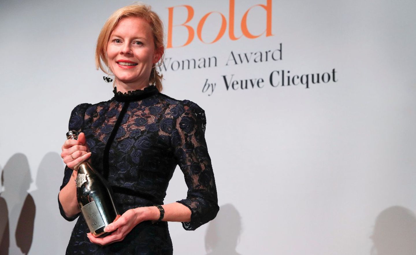 Mit wirtschaftlichen Kenntnissen Gutes tun, so lautet das Lebensziel von Saskia Bruysten. Für ihre Arbeit und ihr Engagement wurde sie mit dem Veuve Clicquot Bold Woman Award 2020 ausgezeichnet