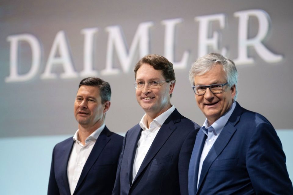 Finanzchef Wilhelm, CEO Källenius und Nutzfahrzeugvorstand Daum (v.l.n.r.) bei der Bilanzpressekonferenz von Daimler