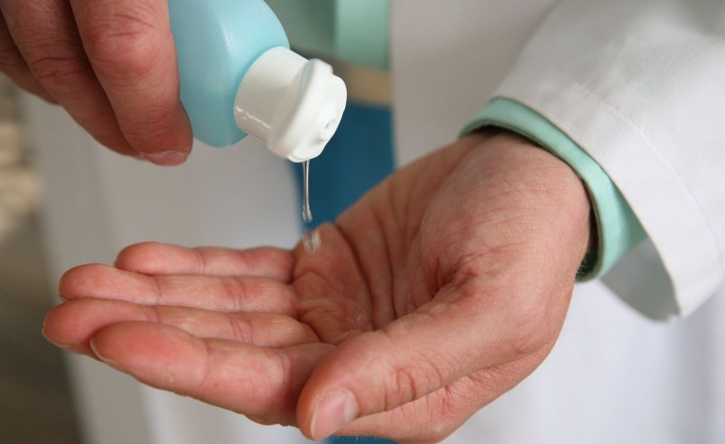 Wer sich vor dem Coronavirus schützen will, sollte auf Hände waschen, Abstand halten und das regelmäßige Desinfizieren setzen