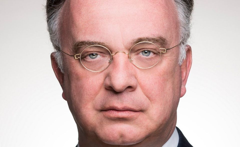 Evonik-Chef Christian Kullmann „Unsere Produkte werden uns derzeit aus der Hand gerissen“, sagt Christian Kullmann, Chef des Chemiekonzerns Evonik, über den Absatz von Desinfektionsmitteln einer Tochterfirma. Auch das ist Corona.