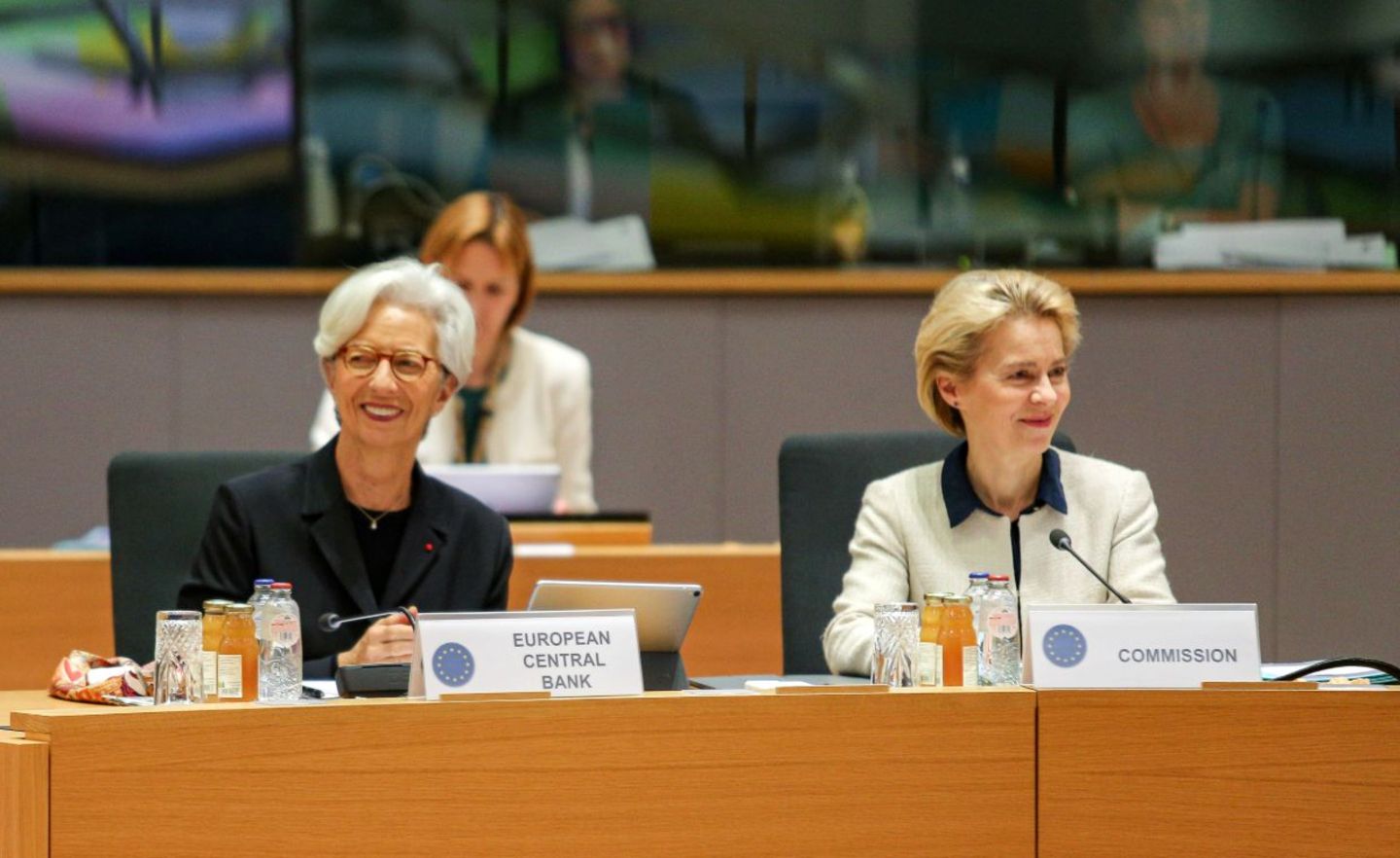 Was tun gegen die Corona-Krise: EZB-Chefin Lagarde (l.) hat ein Anleihenkaufprogramm aufgelegt, EU-Kommissionschefin von der Leyen schlägt die Ausgabe von Eurobonds