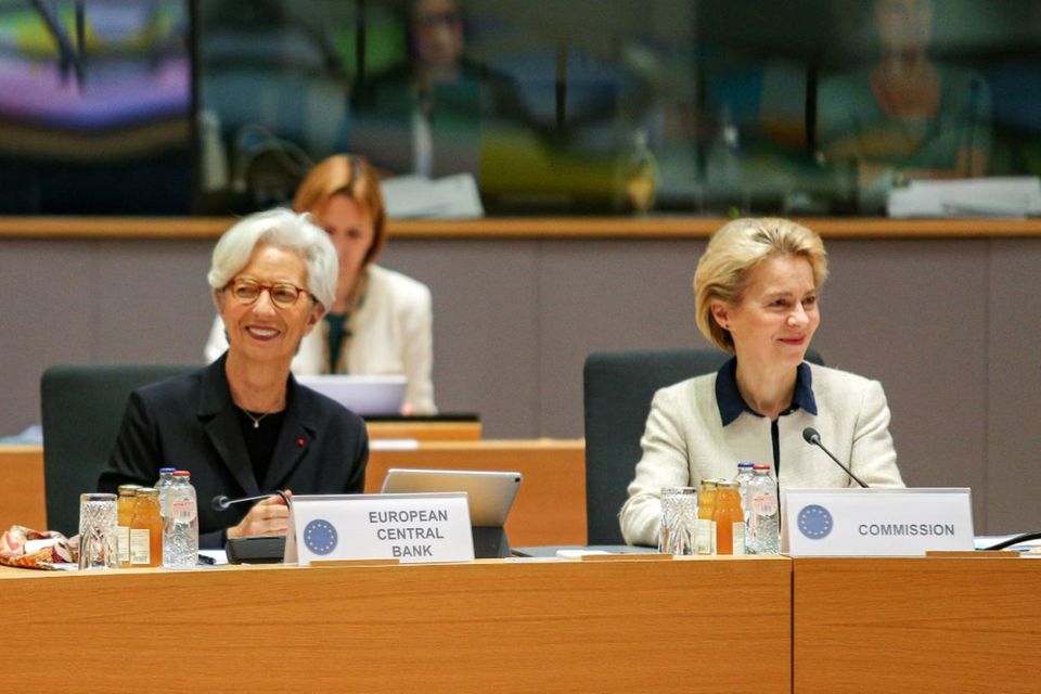 Was tun gegen die Corona-Krise: EZB-Chefin Lagarde (l.) hat ein Anleihenkaufprogramm aufgelegt, EU-Kommissionschefin von der Leyen schlägt die Ausgabe von Eurobonds