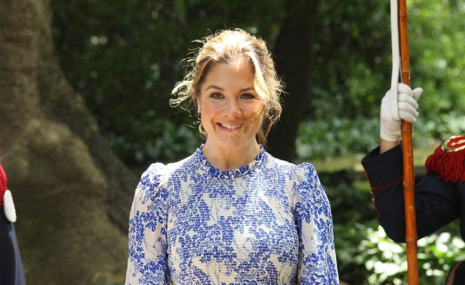 Am 13. März wurde bekannt, dass auch Sophie Trudeau, die Ehefrau des kanadischen Premierministers Justin Trudeau, betroffen ist. Sie war mit leichten, grippeähnlichen Symptomen von einer Reise nach London zurückgekehrt. Der Premier wurde nicht getestet, hielt aber eine zweiwöchige Quarantäne ein. Am 28. März konnte die First Lady auf Facebook verkünden: Sie fühle sich sehr viel besser und habe von ihrem Arzt grünes Licht bekommen.