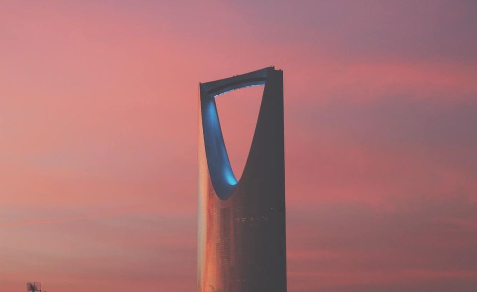 Saudi-Arabien liegt beim mobilen Internet weltweit in den Top 10. Ganz anders sieht die Lage beim kabelgestützten Datenverkehr aus. Hier schneidet das Land mit 52,9 MBps weit unter dem globalen Durchschnitt ab. Das Internet im Spitzenreiter Singapur ist fast viermal so schnell.