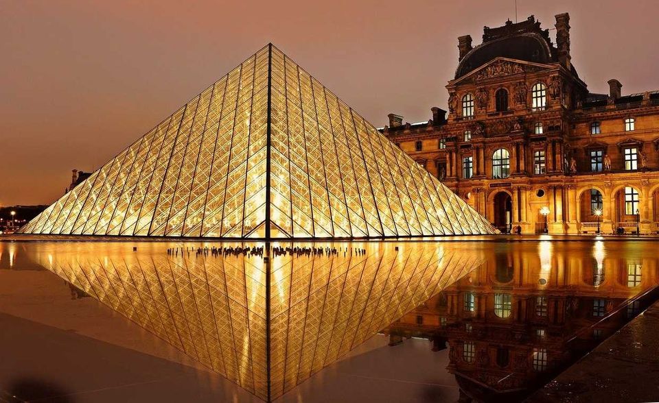 Baguettes, Croissants und Macarons – auch Frankreich hat was zu bieten: 90 Millionen Besucher lockte unser Nachbarland 2018 an. Das macht Frankreich zum meistbesuchten Land der Welt. Rund eine Million Menschen arbeiten in Frankreich im Tourismussektor und etwas weniger als zehn Prozent des BIPs werden hier normalerweise erwirtschaftet. Zwei Drittel der Einnahmen stammten 2018 übrigens von einheimischen Urlaubern.