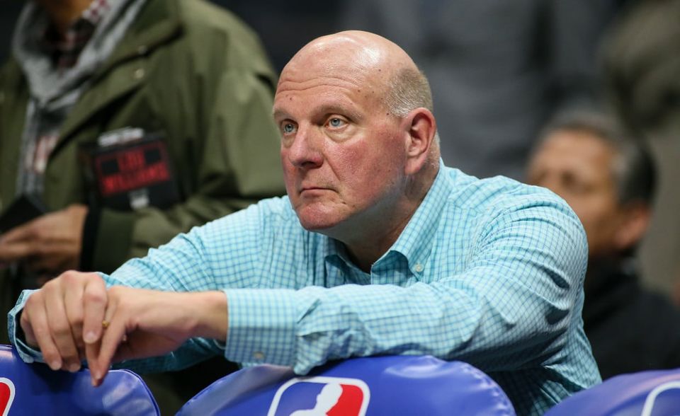 Steve Ballmer gehörte im April zu den Gewinnern unter den Superreichen. Der langjährige CEO von Microsoft steigerte sein Vermögen laut Bloomberg binnen eines Jahres um 5,5 Milliarden Dollar auf 63,6 Milliarden Dollar. Das war der fünfthöchste Anstieg unter den 500 reichsten Menschen der Welt.