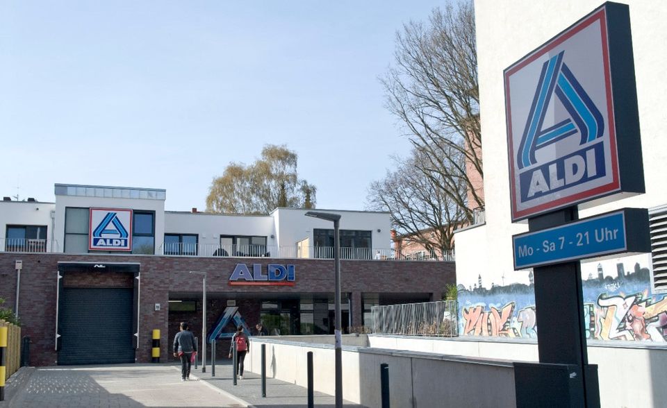 #7 Aldi Nord Während Aldi Süd innerhalb des Untersuchungszeitraums nur 75 Stellenanzeigen aufgab und damit auf Platz 14 landet, sucht man bei Aldi Nord in dieser Zeit mit 150 Inseraten nach doppelt so viel Personal.