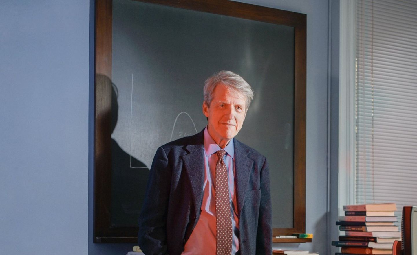 Der Ökonom Robert Shiller lehrt an der Yale-Universität in den USA. Er warnte sowohl vor dem Platzen der Dotcom-Blase als auch vor überbewerteten US-Immobilien. 2013 erhielt er den Wirtschaftsnobelpreis