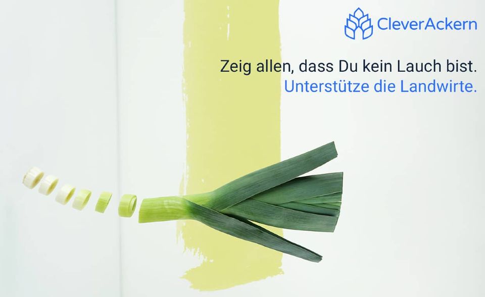 Flyla vermittelt eigentlich Flüge an Studierende. Mit einigen Airlines hat die Plattform Deals für Studierende ausgehandelt, die Rabatte gewähren und dazu alle CO2-Emissionen der über die Seite gebuchten Flüge kompensieren. Doch die Pandemie legt den Tourismus lahm und sorgt dafür, dass die Nachfrage nach Flugreisen gerade gen Null geht. Also hat das Unternehmen umdisponiert – und vermittelt jetzt Erntehelfer. Die dafür ins Leben gerufene Plattform heißt „Clever Ackern“. Zusammengeschlossen haben sie sich mit „Das Land hilft“, einer Plattform, die Erntehelfer und Landwirte zusammenbringt und in Kooperation mit dem Bundesministerium für Ernährung und Landwirtschaft betrieben wird.