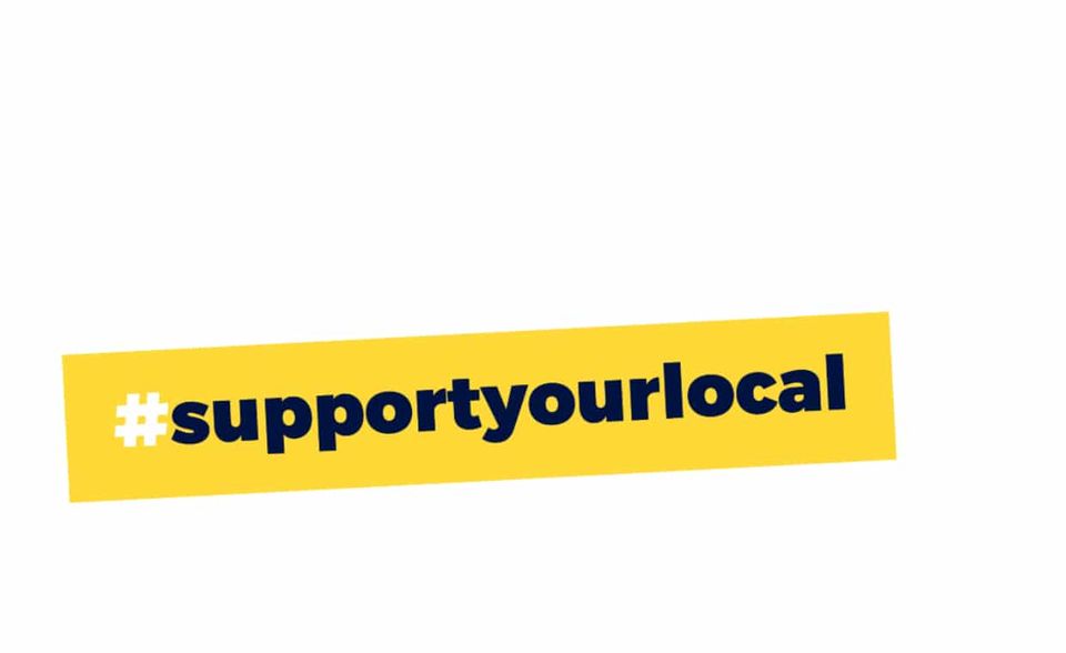 Gerade kleine Geschäfte haben in der Krise massive Probleme und nicht selten ist unklar, ob kleine Betriebe es schaffen, sich über die nächsten Wochen und Monate zu halten. Zwei Berliner gründeten daher „Support Your Local“. Ziel der Initiative ist laut Gründern Per und Stefan der Erhalt ihrer lebenswerten Wohnviertel – was wären die Kieze in Großstädten schon ohne die kleinen Läden, Bars und Restaurants? Bei www.supportyourlocal.online haben sich bereits über 6.000 Geschäfte deutschlandweit registriert. Wer auf die Webseite geht, kann nun Gutscheine der registrierten Läden kaufen – ganz egal ob Boutique, Restaurant oder Kneipe. Wenn diese dann wieder öffnen dürfen, können die Gutscheine im Laden eingelöst werden. So soll der nun in vielen Fällen zu 100 Prozent ausbleibende Umsatz kompensiert werden, damit wenigstens Fixkosten getilgt werden können.