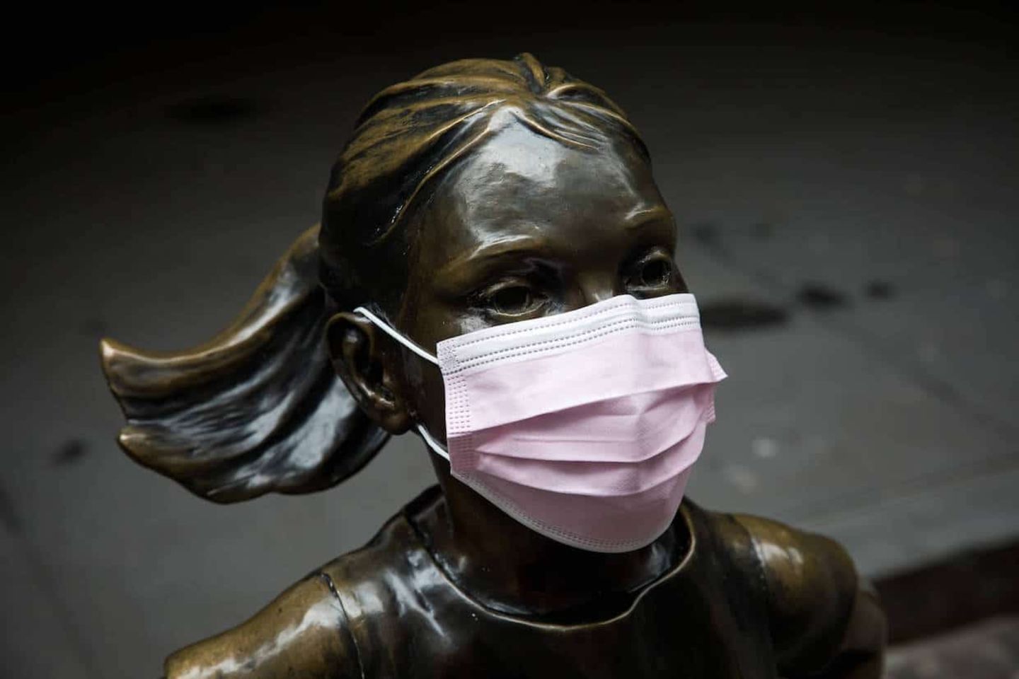 Die Finanzmärkte sind von der Coronakrise betroffen: Statue vor der New Yorker Börse