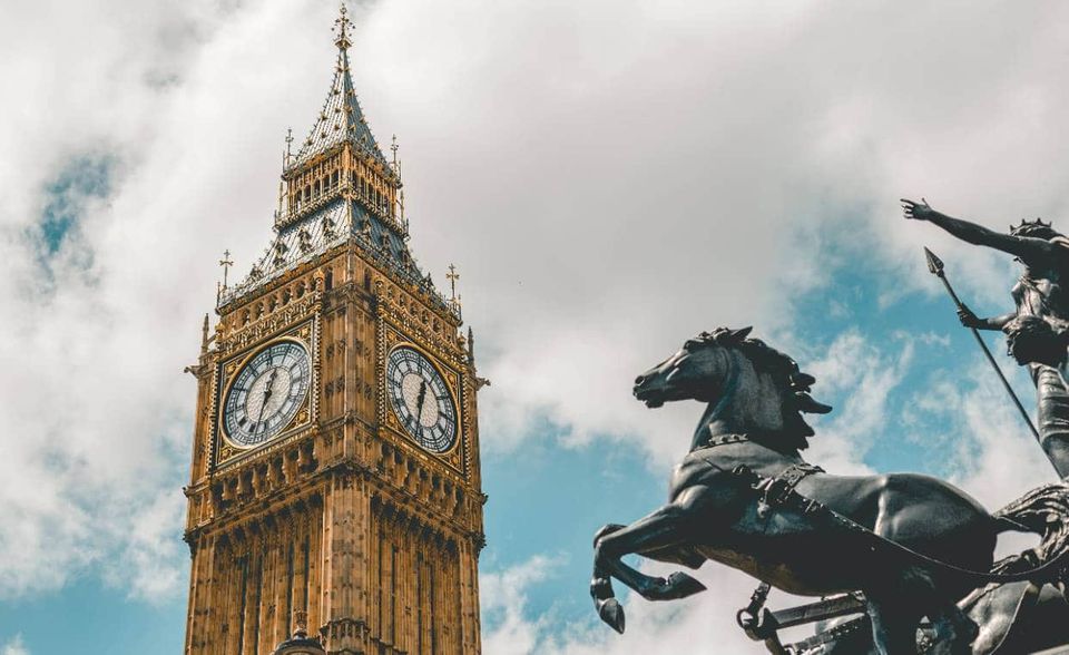 Die Staatsverschuldung Großbritanniens lag 2019 deutlich über dem EU-weiten Durchschnitt von 79,3 Prozent. Sie belief sich laut Eurostat auf 85,4 Prozent des britischen BIP. 20 Jahre zuvor hatte der Wert nur bei 39,5 Prozent gelegen. Großbritannien hat die EU mittlerweile verlassen.