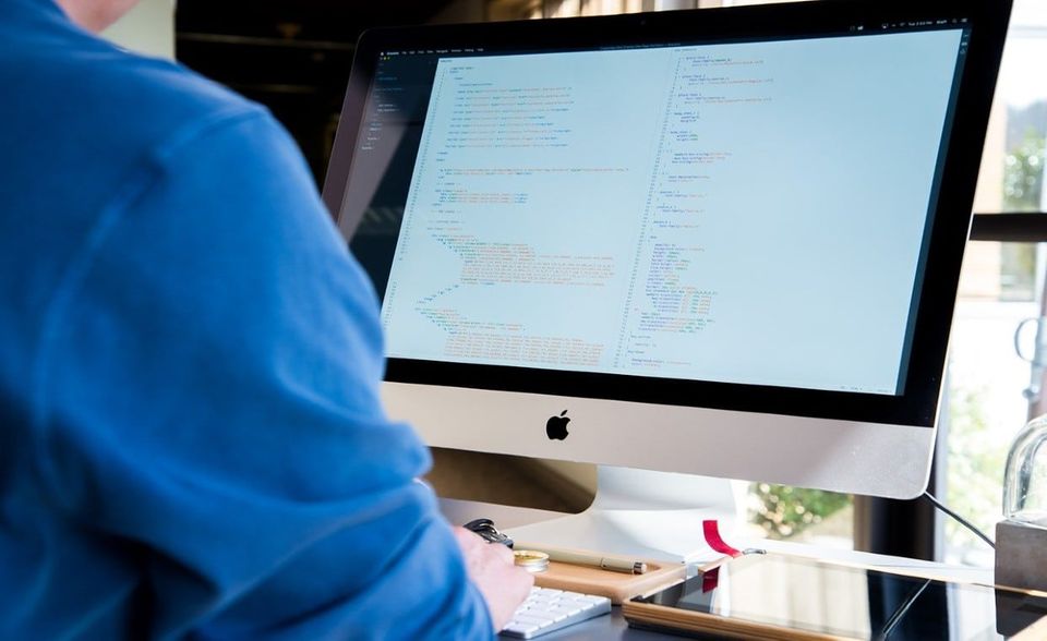 Glassdoor registrierte für die Tech-Branche ein Minus in Höhe von 7,4 Prozent. IT, Telekommunikation und Software blieben aber mit 51.519 offenen Jobs der am stärksten vertretene Wirtschaftszweig.