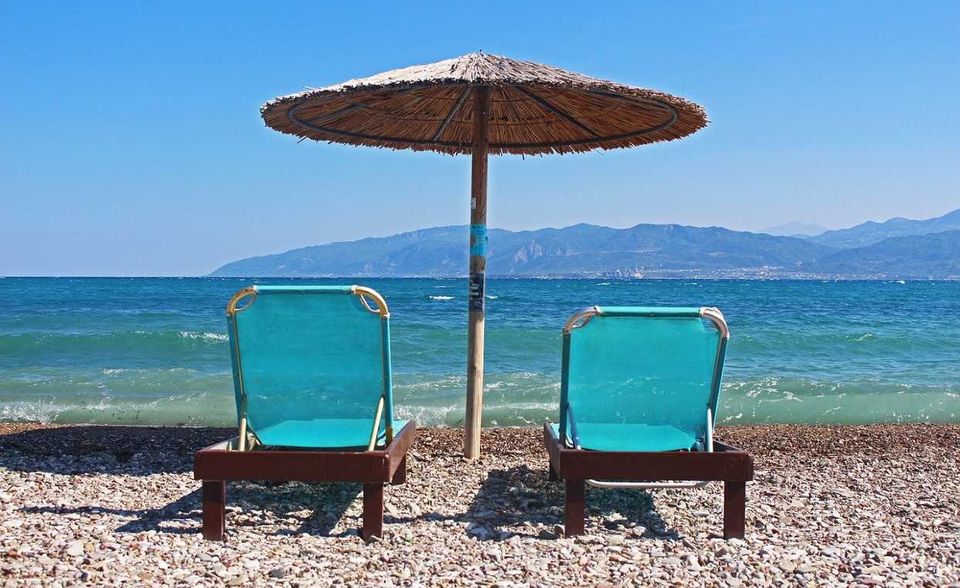 Ein Fünftel des BIPs in Griechenland wird mit dem Tourismus erwirtschaftet. Nachdem die Behörden bereits Strände für Einheimische geöffnet haben, hofft Griechenland ab dem 1. Juli wieder auf Touristen aus dem Ausland. Das ist zumindest der Plan der Regierung.