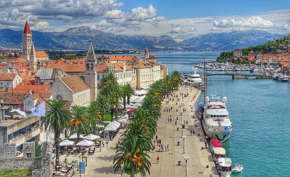 Kroatien und Montenegro erwirtschaften jeweils ein Viertel ihres Bruttoinlandsprodukts im Tourismussektor. Kroatiens Grenzen sind für EU-Bürger bereits offen. Die Kroaten hoffen auf Besucher aus Deutschland und Österreich, die die Tourismusbilanz retten sollen.