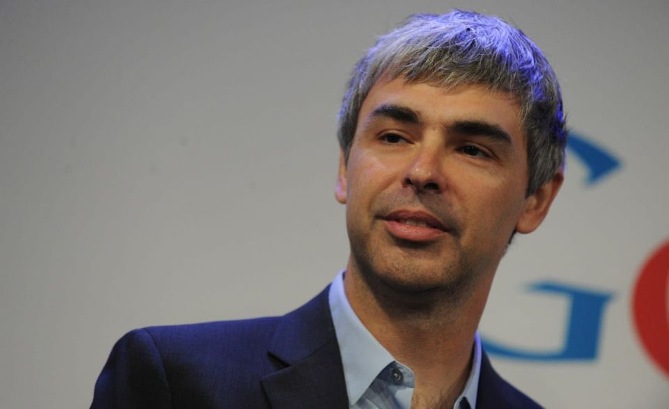 In der Öffentlichkeit hat sich Larry Page rar gemacht, seit Sundar Pichai die Geschicke von Google lenkt. Fotos neueren Datums gibt es nicht von dem Co-Gründer der Suchmaschine. Page studierte zunächst Ingenieurswissenschaften und Informatik in Michigan und Kalifornien, ehe er 1998 mit Studienkollege Sergey Brin Google entwickelte. Daraus ist ein weltumspannender Internetkonzern entstanden, der heute Alphabet heißt. Page ist mit einem Vermögen von 50,9 Mrd. US-Dollar der zehntreichste Amerikaner der Welt – und die Nummer 13 weltweit. Kumpel Brin liegt mit 49,1 Mrd. Dollar nur einen Platz dahinter.