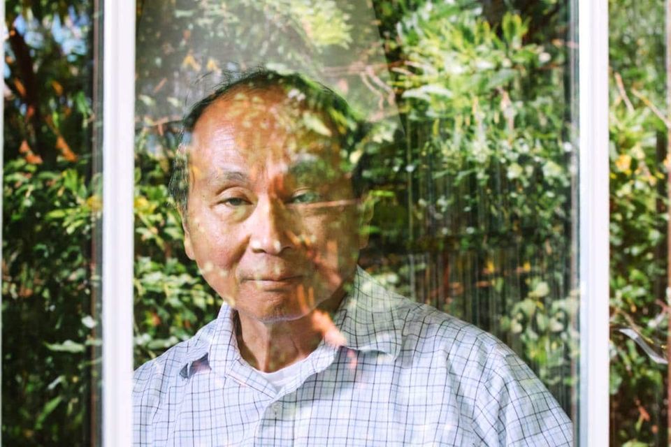 Francis Fukuyama in seinem Haus in San Francisco – sicher hinter dem Fenster