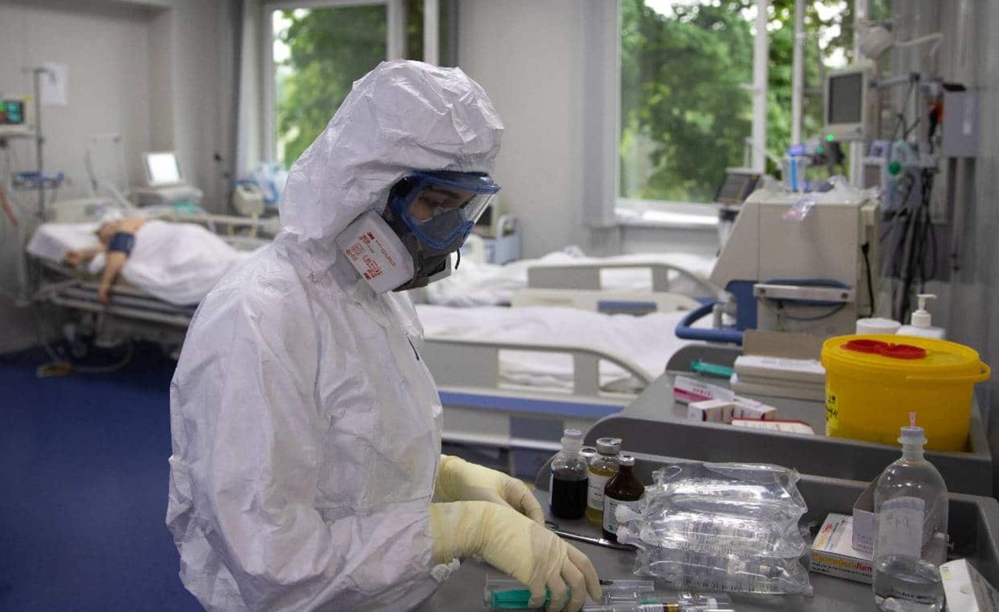 Corona-Station in einer Moskauer Klinik. Noch fehlt ein Medikament zur Behandlung der Kranken