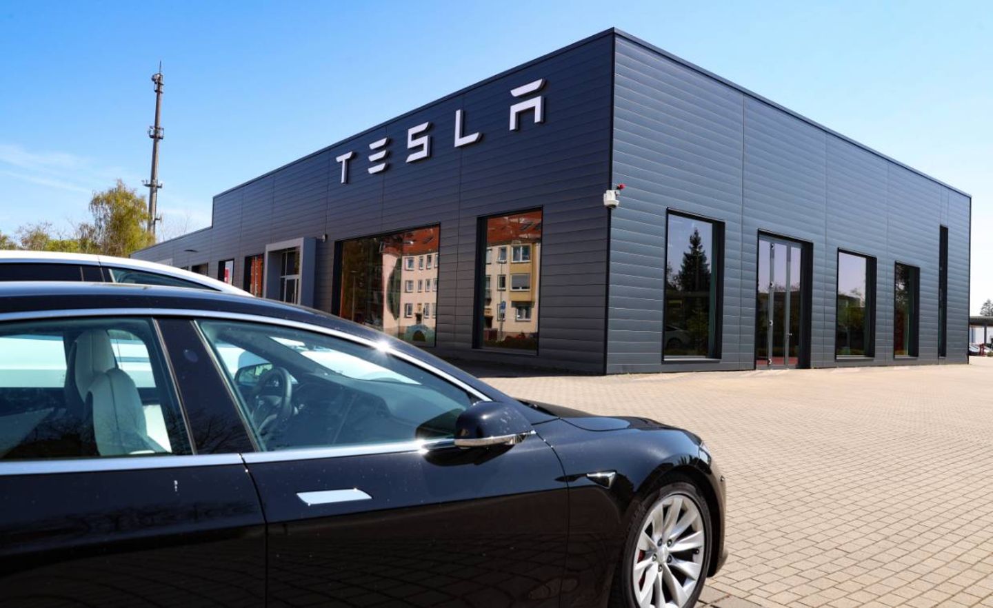 Auch Tesla kann sich der Autokrise nicht entziehen
