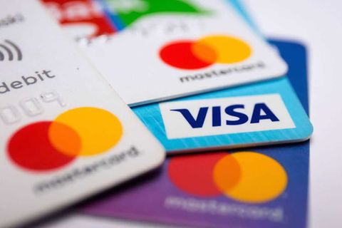 Viele Kunden haben Mastercard- und Visa-Kreditkarten im Portemonnaie.