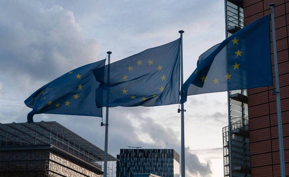 Die EU ist laut Eurostat die sechstgrößte Volkswirtschaft der Erde. Das gesamte BIP der aktuellen 27 Mitgliedsstaaten belief sich demnach 2017 auf 13.047 Milliarden Euro beziehungsweise KKS. Das BIP pro Kopf betrug 29.227 Euro oder 29.227 KKS.