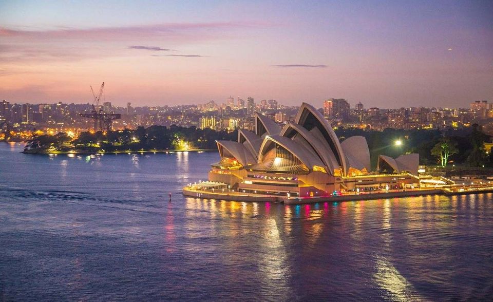 Besonders extrem fällt der Unterschied zwischen dem Pro-Kopf-BIP und dem Anteil am globalen BIP im Falle Australiens aus. Der Kontinent trug 2017 nur ein Prozent zur weltweiten Wirtschaftsleistung bei. Das bedeutete Platz 17. Pro Kopf aber sprang Australien mit 117 Prozent des Pro-Kopf-EU-Werts auf den zweiten Platz.