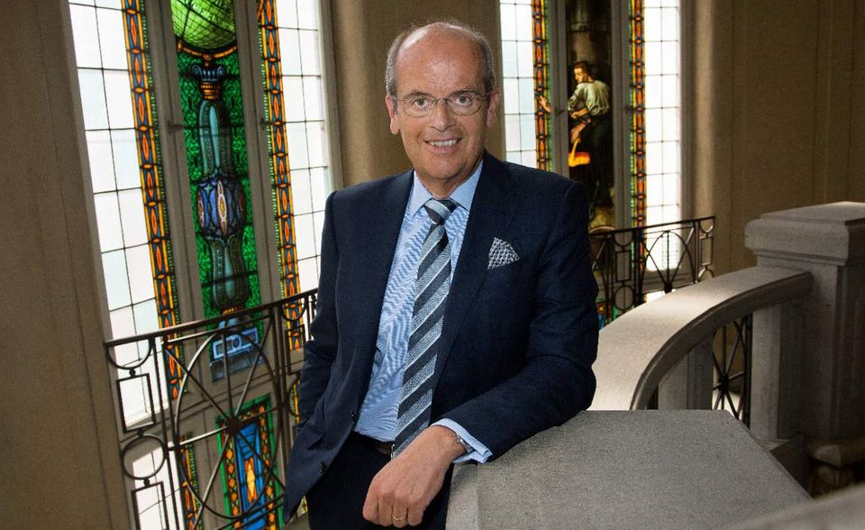 Platz acht geht ebenfalls an einen Selfmade-Milliardär. Wolfgang Leitners Vater war drei Jahrzehnte lang als Arbeiter beim Anlagenbauer Andritz beschäftigt. 1994 übernahm sein Sohn den Posten des CEO und machte den Andritz zu einem der größten Unternehmen Österreichs, wie „Forbes“ berichtete. Aber auch Leitner musste seit März 2019 Verluste einstecken. Das Vermögen des 67-Jährigen sank laut den Analysten um 1,7 auf 1,2 Mrd. Dollar.