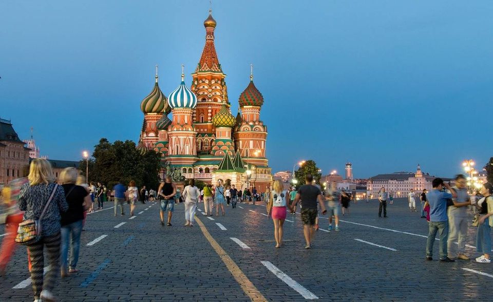 Moskau ist die einzige Stadt des europäischen Kontinents in diesem Ranking. Die russische Hauptstadt stieg 16 Plätze auf Rang 86. Die Economist-Analysten erklärten dies unter anderem mit der Erhöhung der Mehrwertsteuer von 18 auf 20 Prozent und die dadurch gestiegenen Verbraucherpreise.