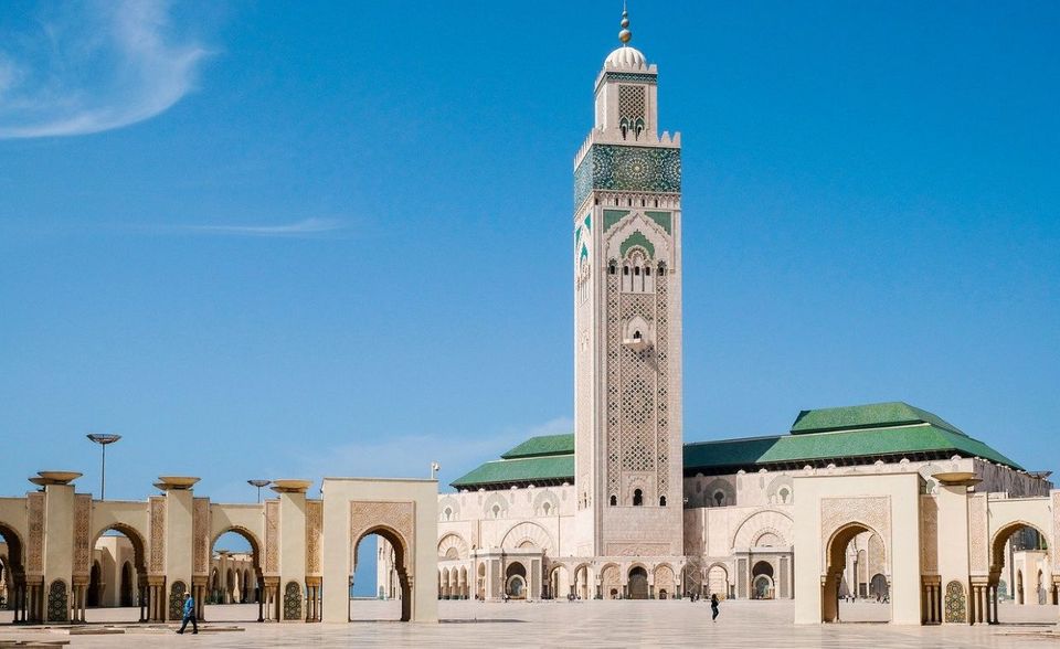 Casablanca und Reykjavik teilten sich Platz zwei der Absteiger-Liste. Sie fielen jeweils um 14 Plätze. Die isländische Hauptstadt landete auf Rang 29 und war damit die teuerste Metropole dieses Rankings. Bei den Kosten für Alkohol und Freizeitaktivitäten rangierte Reykjavik weltweit sogar unter den zehn teuersten Städten. Ihr Lebenshaltungs-Index im Vergleich mit New York fiel jedoch um zwölf Punkte auf 78. Der Verfall der Landeswährung war hier ebenfalls der Hauptgrund. Casablanca sank im Index um fünf Punkte auf 52. Die größte Stadt Marokkos teilte sich Platz 106 mit dem weltweiten „Spitzenreiter“.