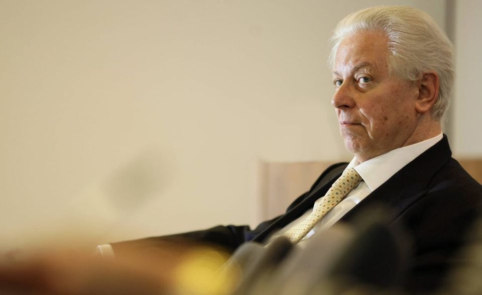 Stefano Pessina ist der erste Italiener mit einem zweistelligen Milliardenvermögen – noch. Es verringerte sich binnen eines Jahres von 12,4 auf 10,2 Mrd. Dollar. Der 79-Jährige mit Wohnsitz in Monte Carlo ist CEO der weltweit größten Drogeriekette Walgreens Boots Alliance. Pessina ist gelernter Nukleartechniker.