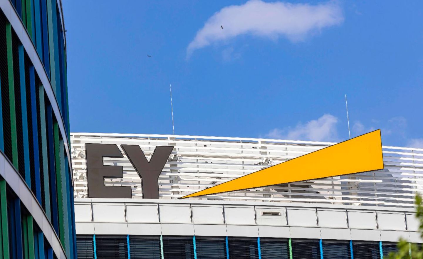 Bürogebäude von EY Deutschland: Im Wirecard-Skandal muss sich das Big-Four-Unternehmen gegen eine Klagewelle wehren