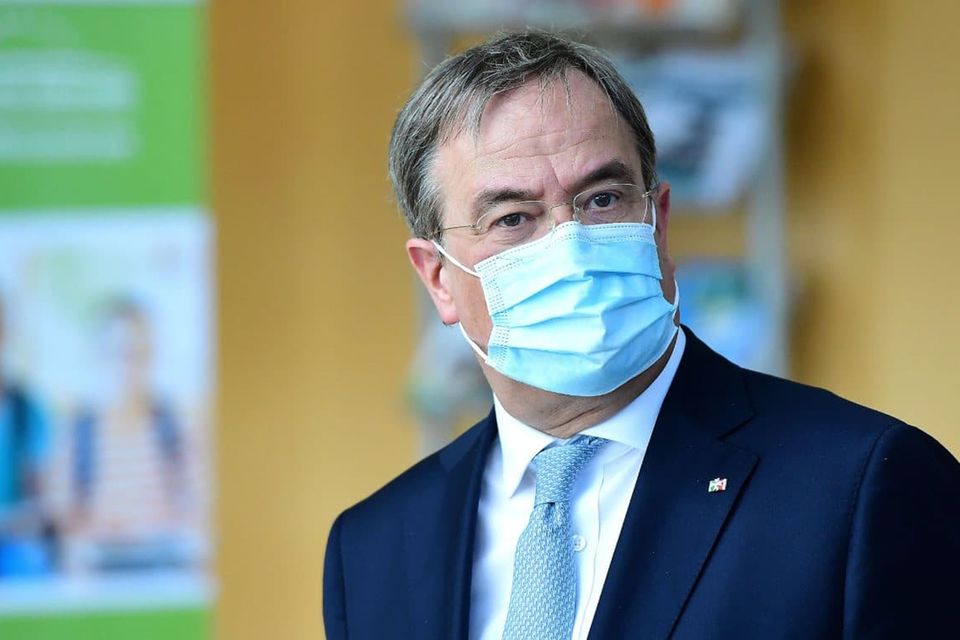 NRW-Ministerpräsident Armin Laschet hat sich früh für Lockerungen eingesetzt – auch auf Basis der Erkenntnisse aus der Heinsberg-Studie. Derzeit kämpft Laschet mit einem massiven Corona-Ausbruch beim Fleischriesen Tönnies im Kreis Gütersloh