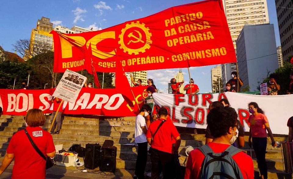 Demonstranten in Sao Paolo protestieren gegen die Krisen-Politik des brasilianischen Präsidenten (21.06.2020, Quelle: imago images / Pacific Press Agency)