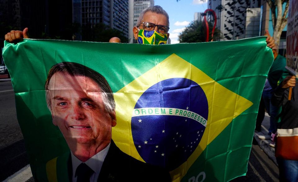 Bolsonaro-Anhänger bei einer Gegendemonstration. In den vergangenen Wochen hatten Anhänger des Präsidenten einen militärischen Eingriff gegen den Obersten Gerichtshof und das Parlament gefordert (21.06.2020, Bildquelle: imago images / Pacific Press Agency)