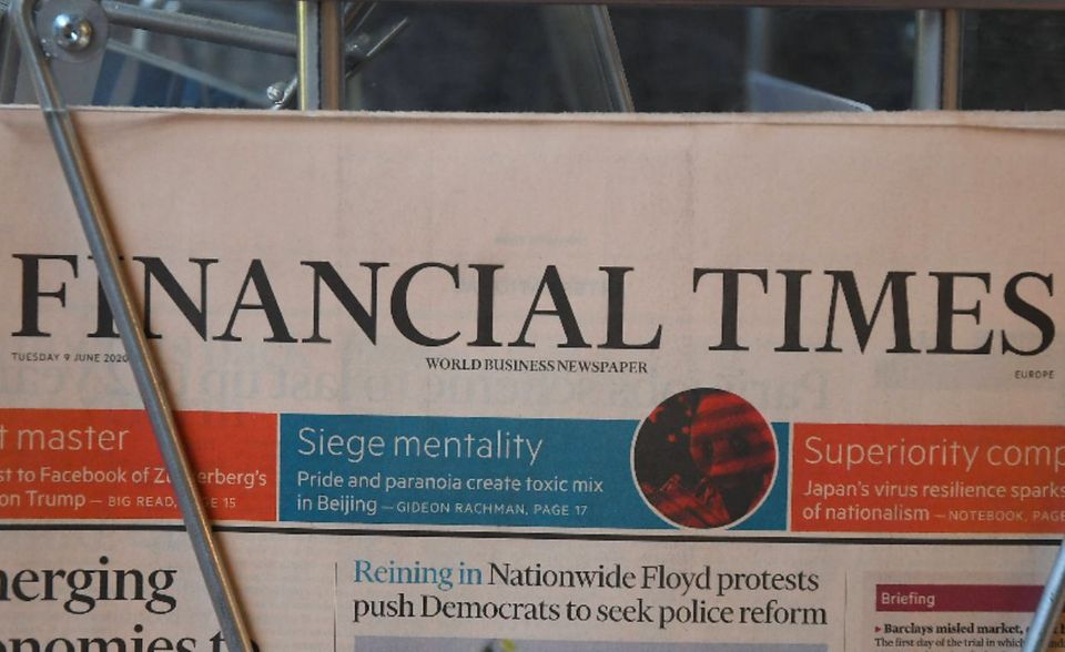9. Dezember 2019: „FT“ nimmt Cashflow ins Visier Ein neuer Artikel der „Financial Times“ kritisiert die Berechnung liquider Mittel bei Wirecard. Demnach rechne der Dax-Konzern zu seinen Bar-Reserven auch Gelder auf Treuhandkonten. Die „Financial Times“ sieht Belege für ihre Vorwürfe unter anderem in dem hohen Cashflow des Dax-Konzerns. Wirecard dementiert die Vorwürfe und betont, die Cashpositionen entsprechen dem Rechnungslegungsstandard IFRS. Ein weiterer Artikel am 11. Dezember berichtet, der Konzern habe einen lybischen Geheimdienstmitarbeiter auf Wirecard-Investoren in London angesetzt. Er solle aufdecken, ob diese versuchten, den Wirecard-Kurs zu manipulieren. Wirecard weist die Vorwürfe zurück.