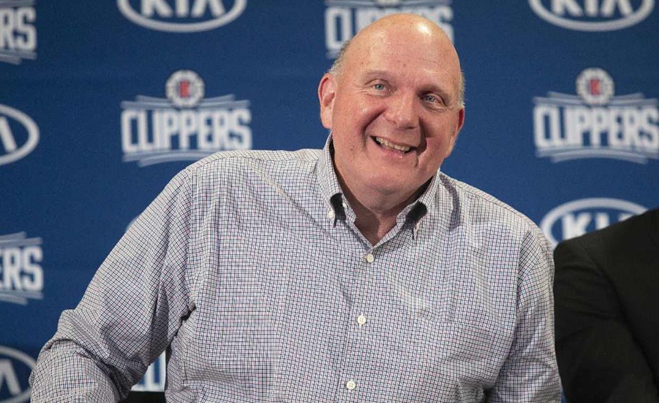 Nach seinem Rücktritt als langjähriger Microsoft-CEO widmete sich Steve Ballmer dem Sport, genauer gesagt dem Basketball. Seit sechs Jahren gehört ihm das Team Los Angeles Clippers. Im Vergleich zum Vorjahr konnte Ballmer sein Vermögen noch einmal ordentlich steigern. Mit 52,9 Mrd. US-Dollar landet er im Forbes-Ranking der reichsten Milliardäre der Welt auf Platz elf. Unter den Tech-Milliardären gehört er zu den Top Five.