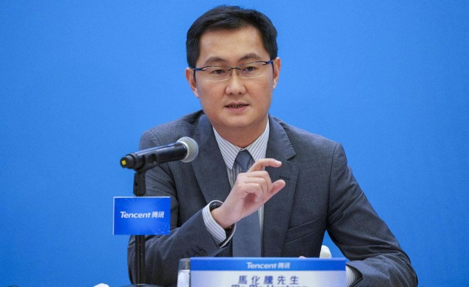 In China gilt Ma Huateng mit seinem Vermögen von 38,1 Mrd. US-Dollar als der zweitreichste Milliardär des Landes. In der Tech-Branche reicht es für den Tencent-Mitbegründer für Platz neun. Tencent ist das größte Internet-Unternehmen der Volksrepublik. Der Konzern hält neben Beteiligungen an bekannten Spieleherstellern wie Activision („Call of Duty“, „World of Warcraft“), auch Anteile an einigen Milliarden-Start-ups. Dazu gehören die Messenger-App Wechat sowie Minderheitsbeteiligungen an Spotify und Snap.