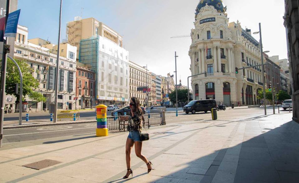 Spanien belegt mit einem Indexwert von 2,22 ebenfalls Platz zwei. Die Analysten halten die schlechten Ergebnisse für Spanien und Italien für teilweise verständlich. „Diese Länder waren die ersten in Europa, die von der Pandemie getroffen wurden und hatten wenig Zeit sich vorzubereiten“, hieß es. Spanien ist eines von vier OECD-Ländern, die bei der Übersterblichkeit die niedrigste Bewertung erhielten.
