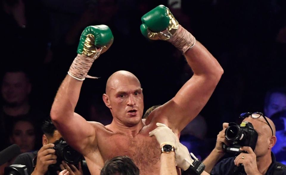 2021 tritt der britische Schwergewichts-Weltmeister Tyson Fury gegen Anthony Joshua an. Beim Gehalt hat er seinen Landsmann schon jetzt geschlagen. Fury kassierte laut „Forbes“ binnen zwölf Monaten 50 Mio. Dollar im Ring, weitere sieben Millionen Dollar über Werbeverträge. Allein der Kampf gegen Deontay Wilder 2020 soll dem Champion knapp 26 Mio. Dollar eingebracht haben.