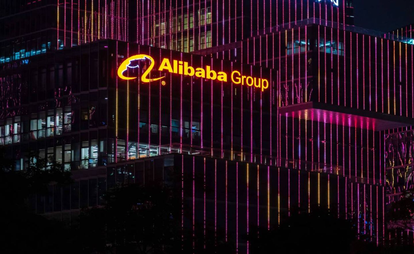 Alibaba wurde 2018 erstmals in der Rangliste geführt. Jack Mas Online-Gigant debütierte auf Platz zehn. Im Jahr darauf ging es runter auf Rang 23. Nun gehört Alibaba mit 16 gutgemachten Plätzen zu den Aufsteigern unter den innovativsten Konzernen der Welt. Ein Unternehmen der Top 10 konnte aber sogar 42 Ränge nach oben klettern.