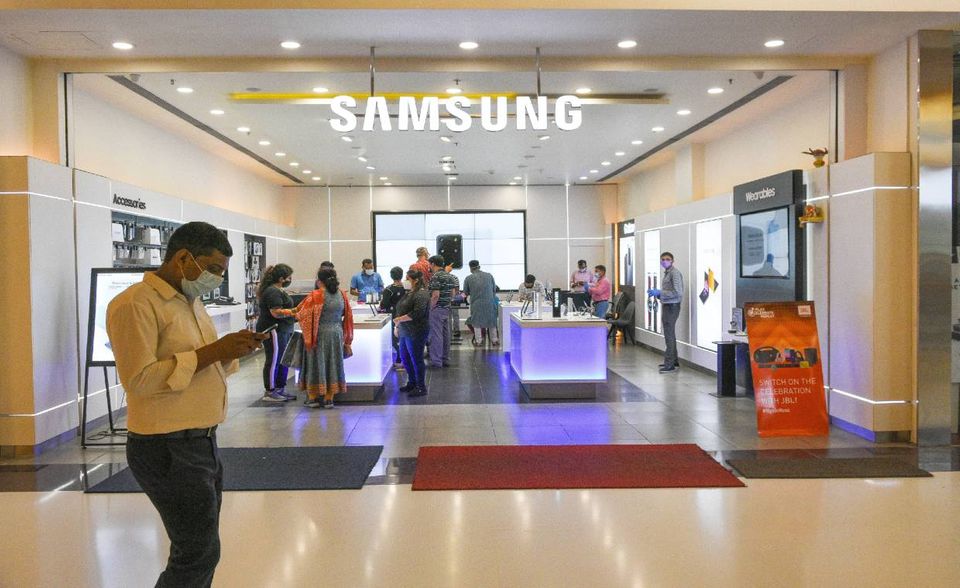 Samsung lag 2008 im Innovations-Ranking noch 13 Plätze hinter Blackberry. 2013 erreichte der koreanische Elektronikgigant mit dem zweiten Rang seine bislang beste Platzierung. Seitdem hat der Hersteller des Galaxy-Smartphones die Top 10 nicht verlassen. Seit 2018 belegt Samsung Platz fünf, so auch 2020.