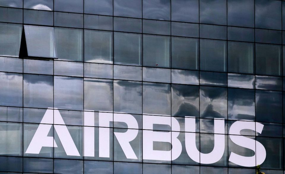Airbus verdrängte McKinsey von Platz neun der Rangliste. Der größte Flugzeughersteller der Welt erhöhte sein Umfrageergebnis leicht um 0,20 auf 5,99 Prozent. Das Unternehmen mit vielen europäischen Standorten konnte sich damit einen Platz verbessern.