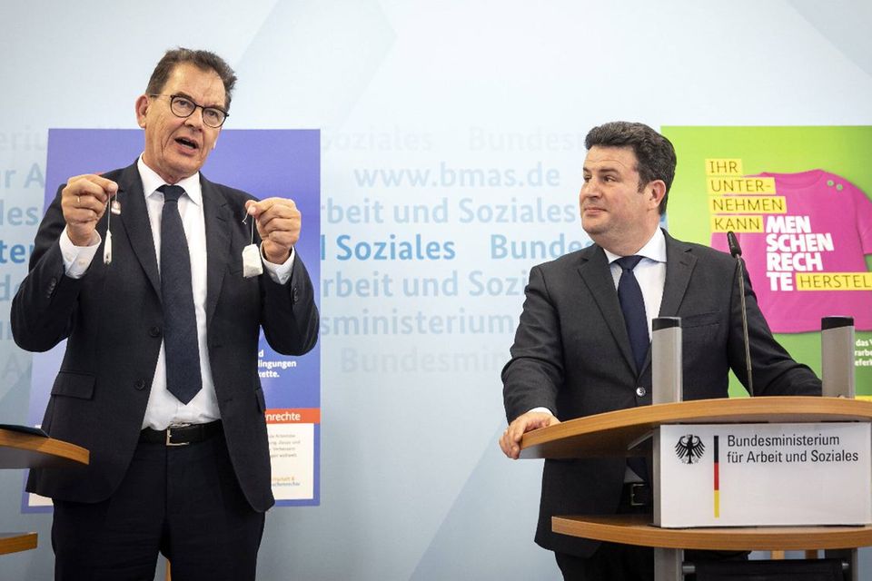 Bei einer gemeinsamen Pressekonferenz am Dienstag kündigten Bundesentwicklungsminister Gerd Müller und Bundesarbeitsminister Hubertus Heil das sogenannte Lieferkettengesetz an