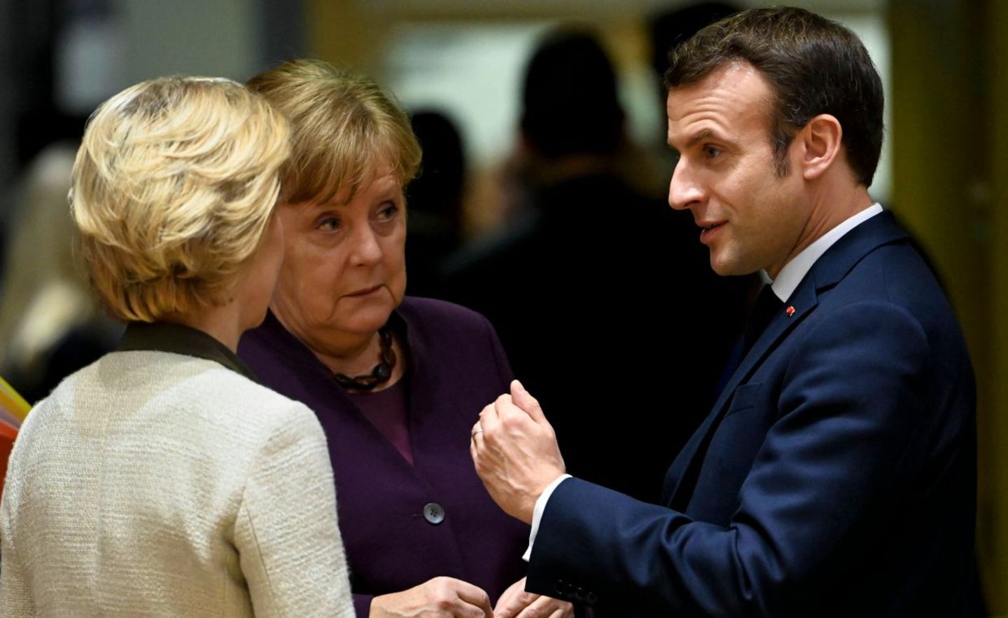 Kommissionschefin von der Leyen, Kanzlerin Merkel und Frankreichs Präsident Macron werden sich beim EU-Gipfel erstmals seit dem Corona-Shutdown wieder in Brüssel treffen