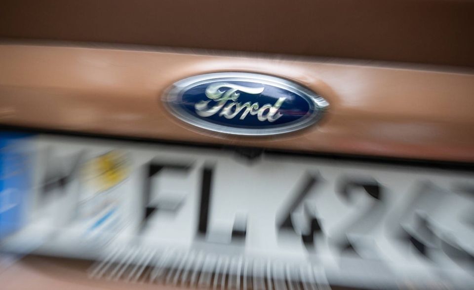#5 Ford Motor Company Aber auch ein Autobauer aus den USA hat es unter die zehn größten Familienunternehmen der Welt geschafft. Die 1903 gegründete Ford Motor Company belegte mit 156,78 Milliarden Dollar Umsatz Platz fünf. 40,0 Prozent der Aktiengesellschaft befinden sich laut EY und der Universität St. Gallen im Besitz der Nachfahren von Henry Ford. Zwei sitzen im Aufsichtsrat von Ford.