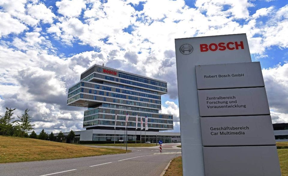 #10 Robert Bosch GmbH Die aktuelle Ausgabe des „Family Business Index“ hat viele Newcomer aus Deutschland verzeichnet. Dazu gehörte die Robert Bosch GmbH. Sie konnte sich mit 94,63 Milliarden US-Dollar gleich auf Rang zehn der umsatzstärksten Familienunternehmen der Welt platzieren. Der Konzern ist den Angaben zufolge zu 99,0 Prozent im Besitz der Familie des Firmengründers. Im Aufsichtsrat war zum Zeitpunkt der Veröffentlichung der Rangliste ein Familienmitglied vertreten. Bosch wurde 1886 gegründet und ist das zweitälteste Unternehmen in den Top 10.