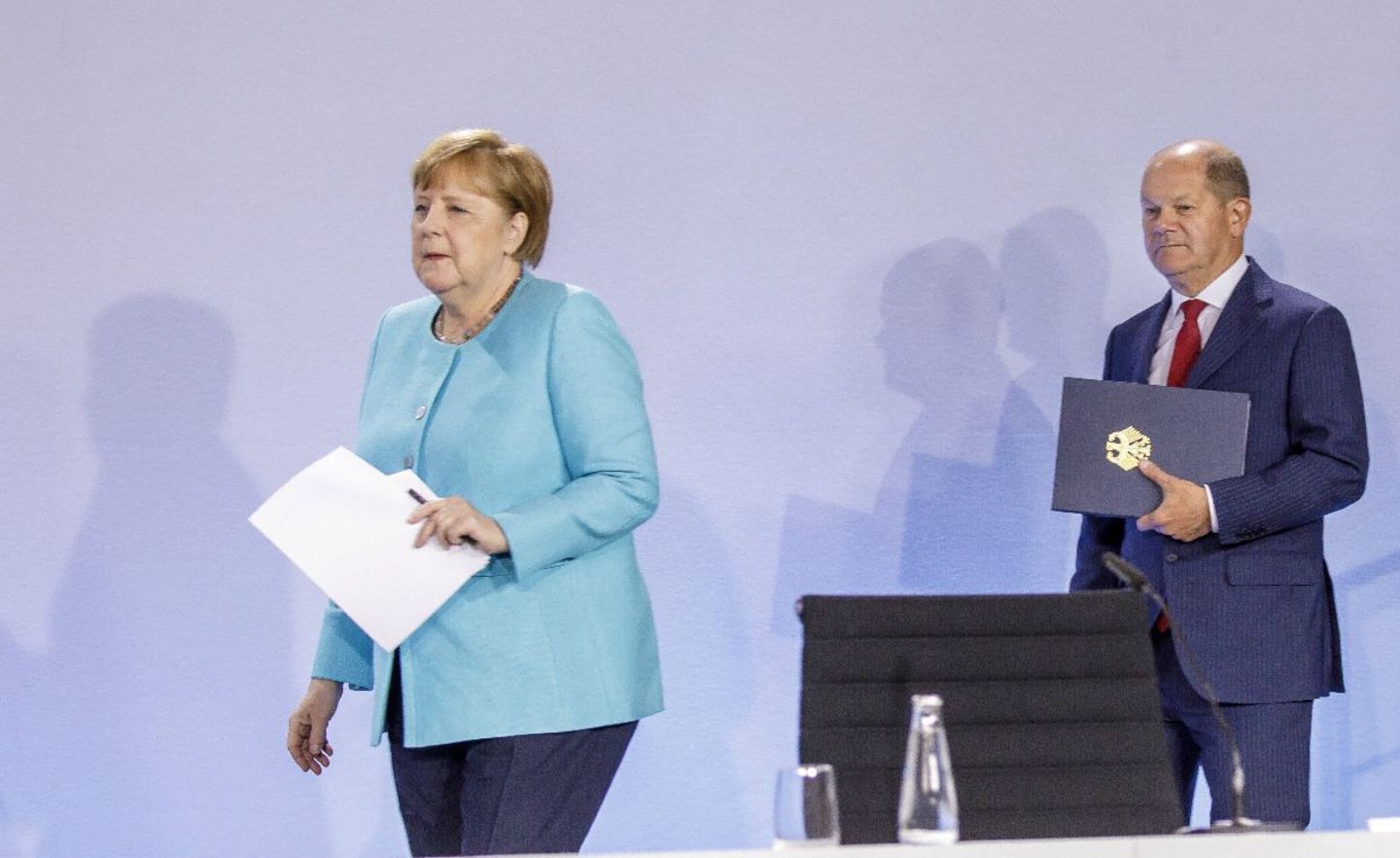 Bundeskanzlerin Angela Merkel und Bundesfinanzminister Olaf Scholz bei der Pressekonferenz zur Vorstellung des Konjunkturpaketes Anfang Juni